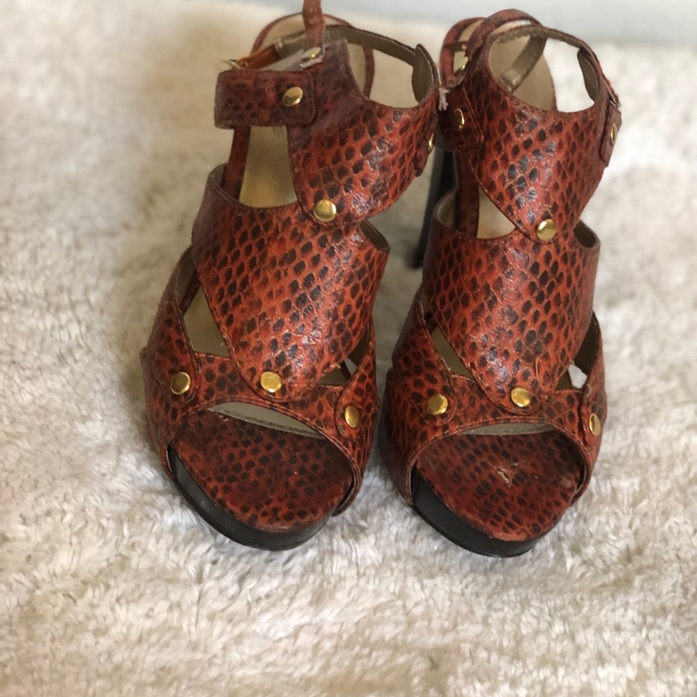 Women’s high heels shoes